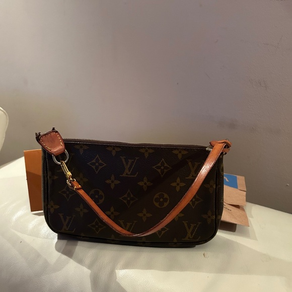 Louis Vuitton Pouchette accessories in monogram🤎🧡 - Picture 14 of 15
